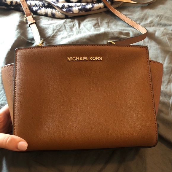 Michael Kors Handbags - Michael Kors Selma Medium Leather Crossbody